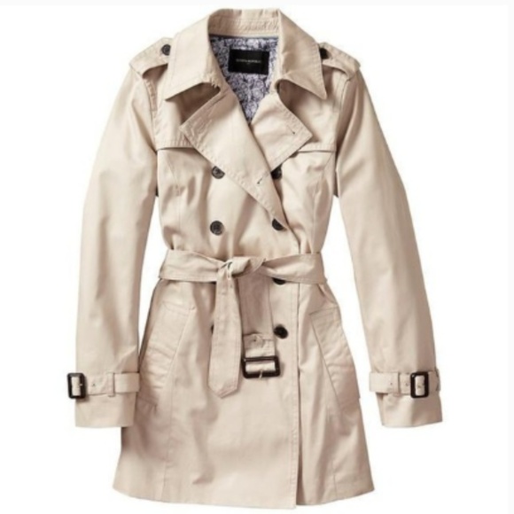 Banana Republic Jackets & Blazers - Classic Banana Republic Cream Trench Coat